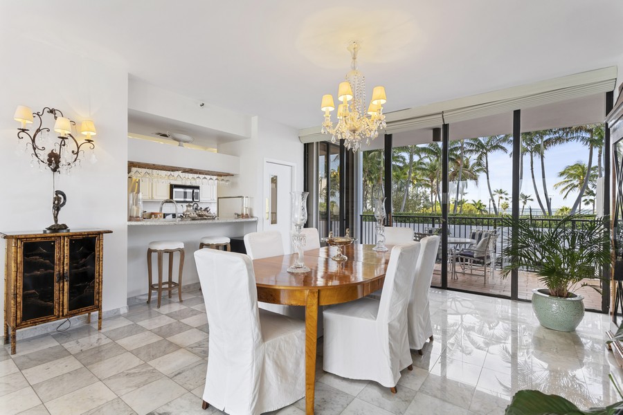 Real Estate Photography - 1000 Venetian Way apt 401, Miami Beach, FL, 33139 - Dining Room