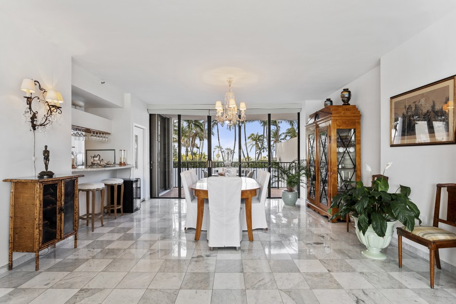 Real Estate Photography - 1000 Venetian Way apt 401, Miami Beach, FL, 33139 - Dining Room