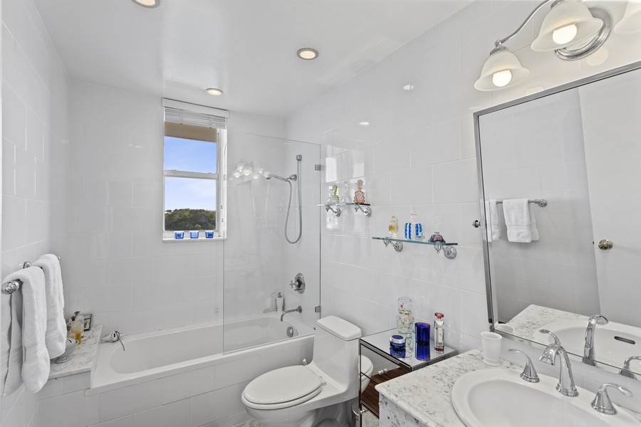 Real Estate Photography - 1000 Venetian Way apt 401, Miami Beach, FL, 33139 - Bathroom