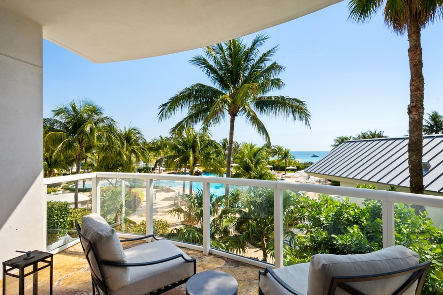 Real Estate Photography - 50 south point dr th1 n, Miami Beach, FL, 33139 - Terrace