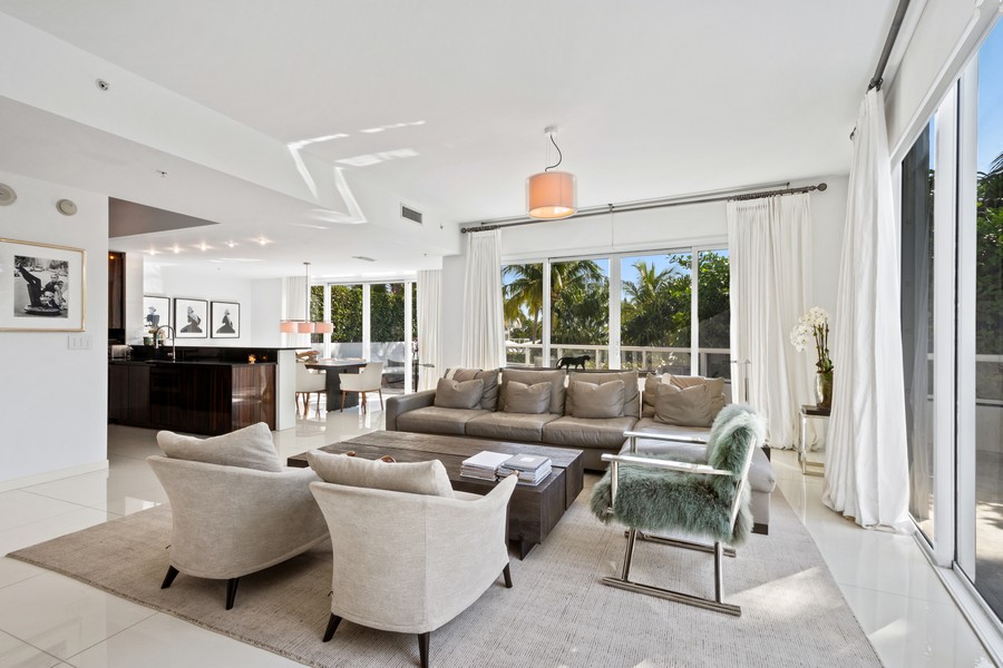 Real Estate Photography - 50 south point dr th1 n, Miami Beach, FL, 33139 - Living Room