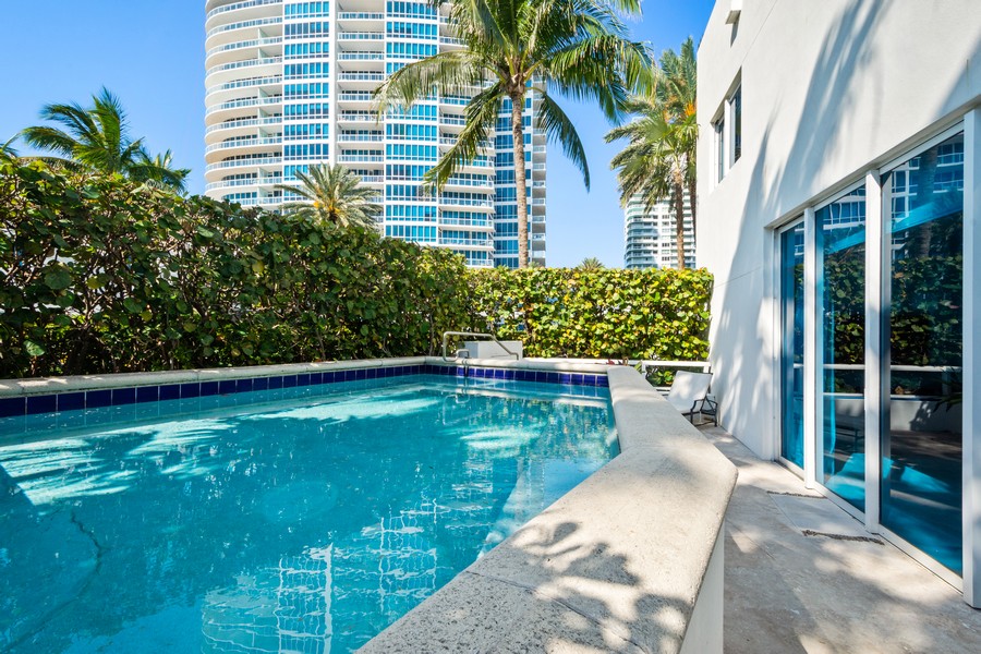 Real Estate Photography - 50 south point dr th1 n, Miami Beach, FL, 33139 - Pool