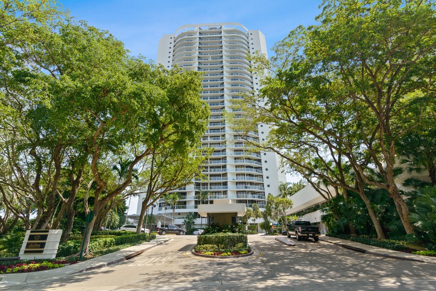 Real Estate Photography - 4000 Island Blvd #2506, Aventura, FL, 33160 - Front View