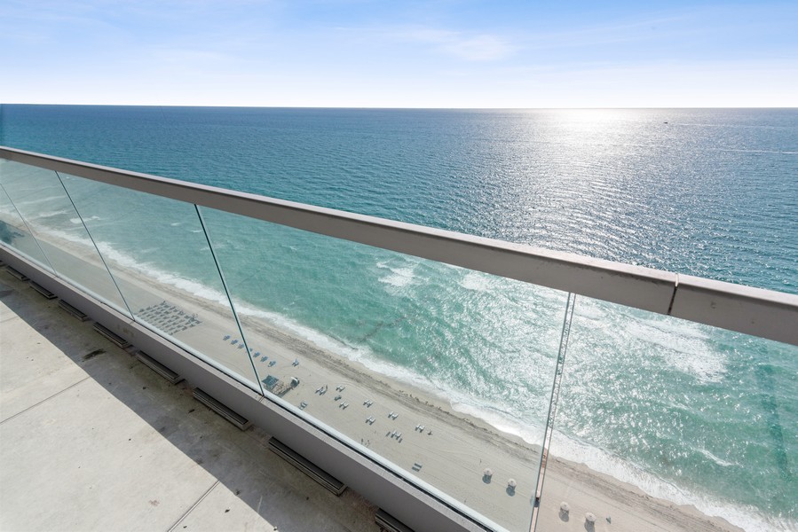 Real Estate Photography - 18501 Collins Ave, #2702, Sunny Isles Beach, FL, 33160 - Beach