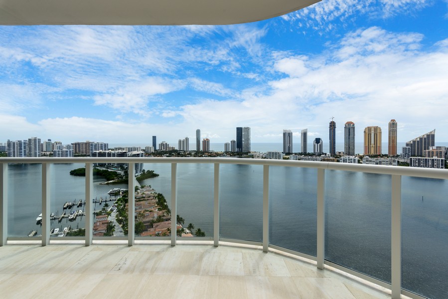 Real Estate Photography - 4000 Island Blvd #PH1, Aventura, FL, 33160 - Ocean View