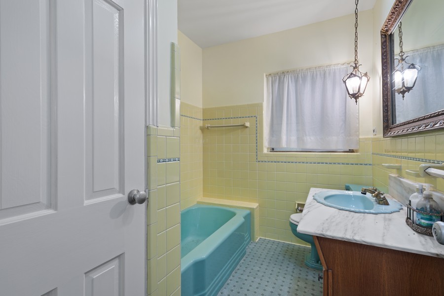 Real Estate Photography - 5918 Mall Street, Coral Gables, FL, 33146 - 2nd Bathroom