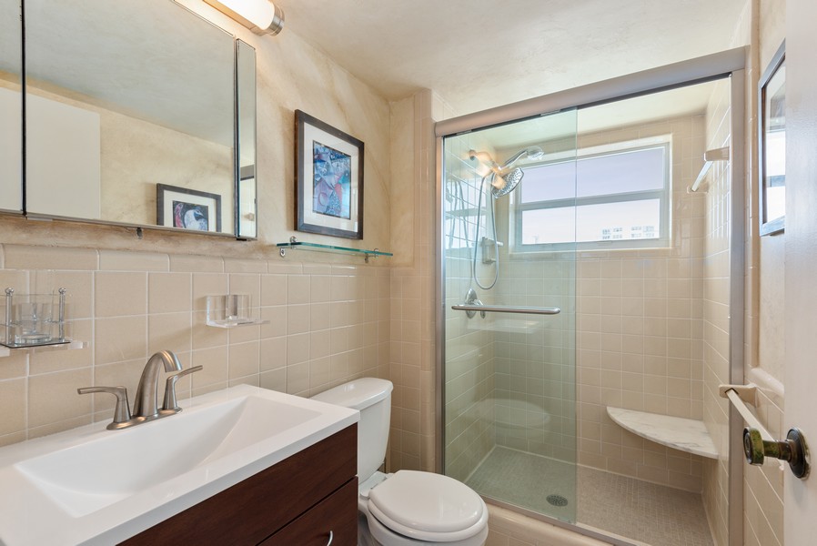 Real Estate Photography - 215 N Birch Rd. #10B, Fort Lauderdale, FL, 33304 - 2nd Bathroom