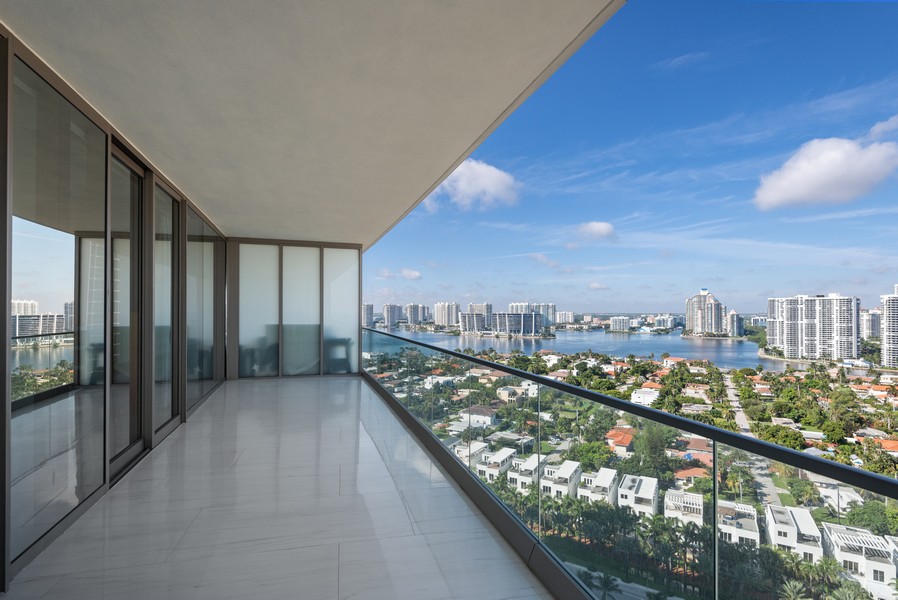 Real Estate Photography - 18975 Collins Ave. #1803, Sunny Isles, FL, 33160 - 