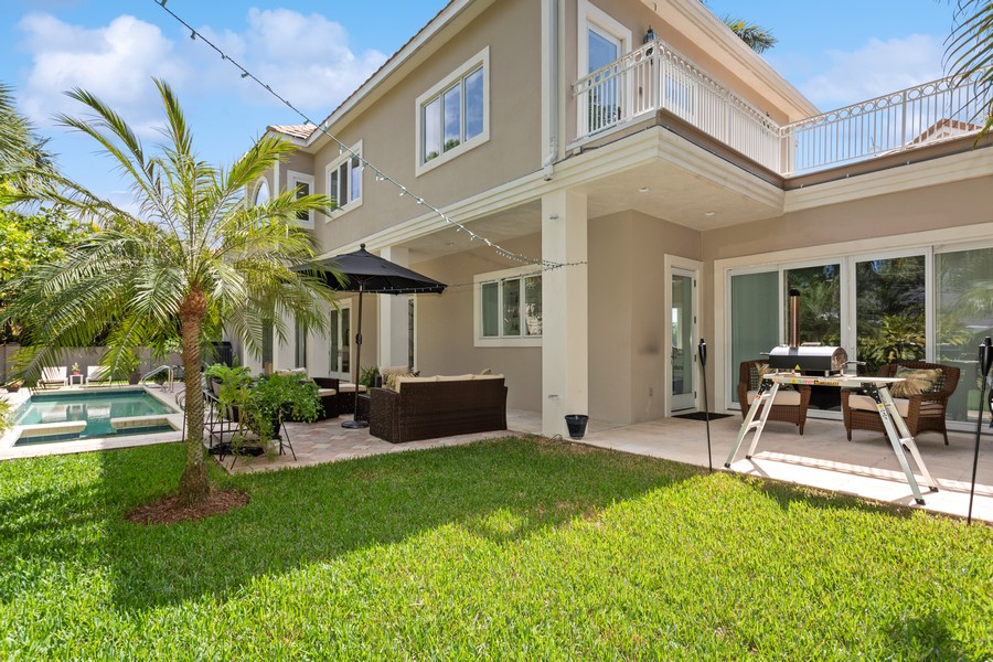 Real Estate Photography - 150 Brightwaters Blvd NE, St Petersburg, FL, 33704 - 