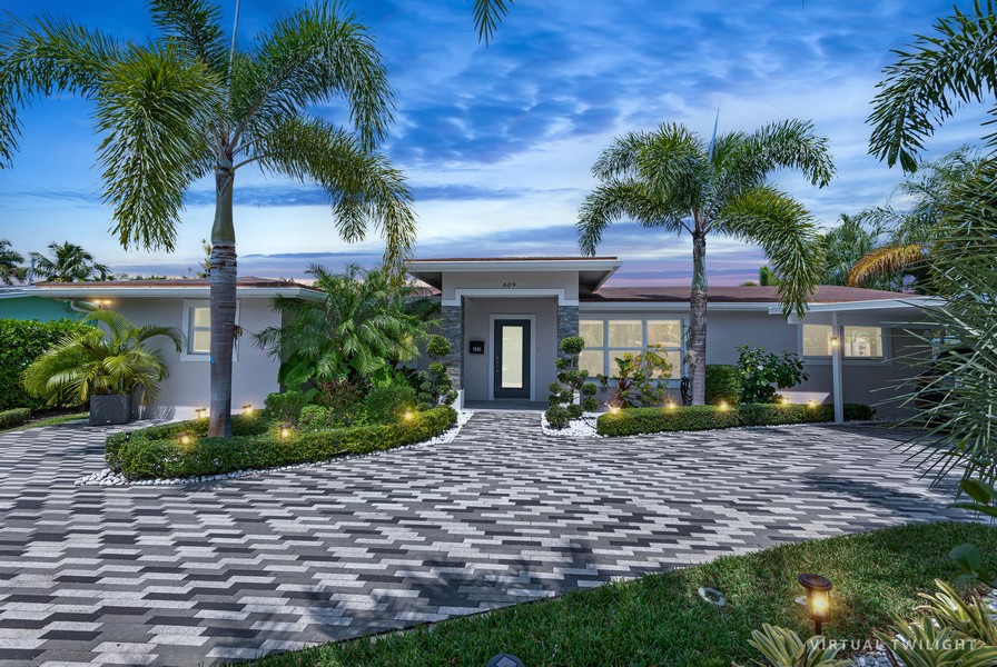 Real Estate Photography - 609 NW 27th Street, Wilton Manors, FL, 33311 - Front View