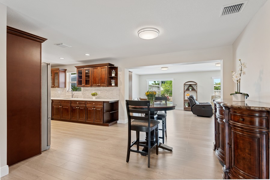 Real Estate Photography - 609 NW 27th Street, Wilton Manors, FL, 33311 - Kitchen / Dining Room