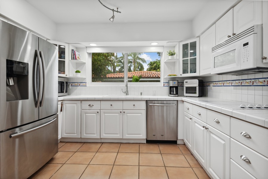 Real Estate Photography - 421 Savona Ave, Coral Gables, FL, 33146 - Kitchen