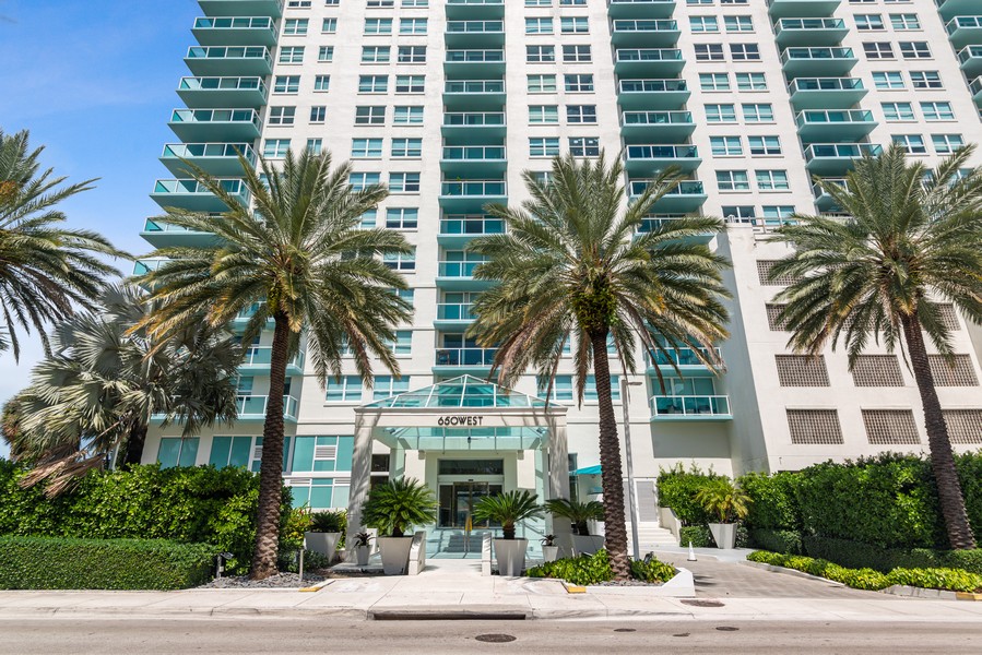 Real Estate Photography - 650 West Ave apt 1509, Miami Beach, FL, 33139 - Driveway