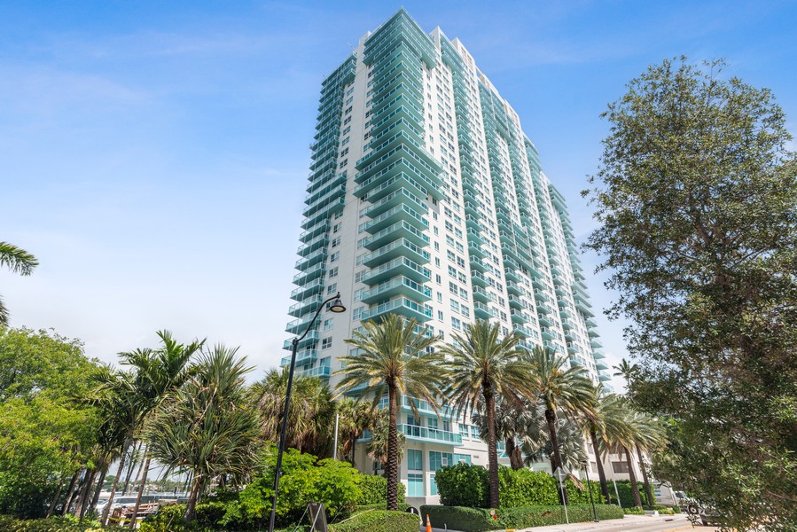 Real Estate Photography - 650 West Ave apt 1509, Miami Beach, FL, 33139 - Front View