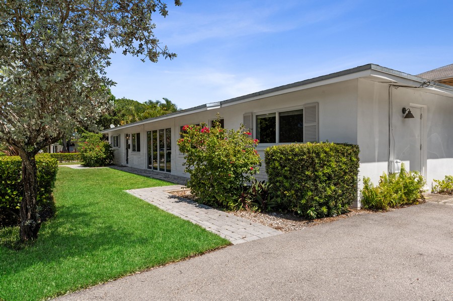 Real Estate Photography - 614 NE 4th St, Delray Beach, FL, 33483 - Front View