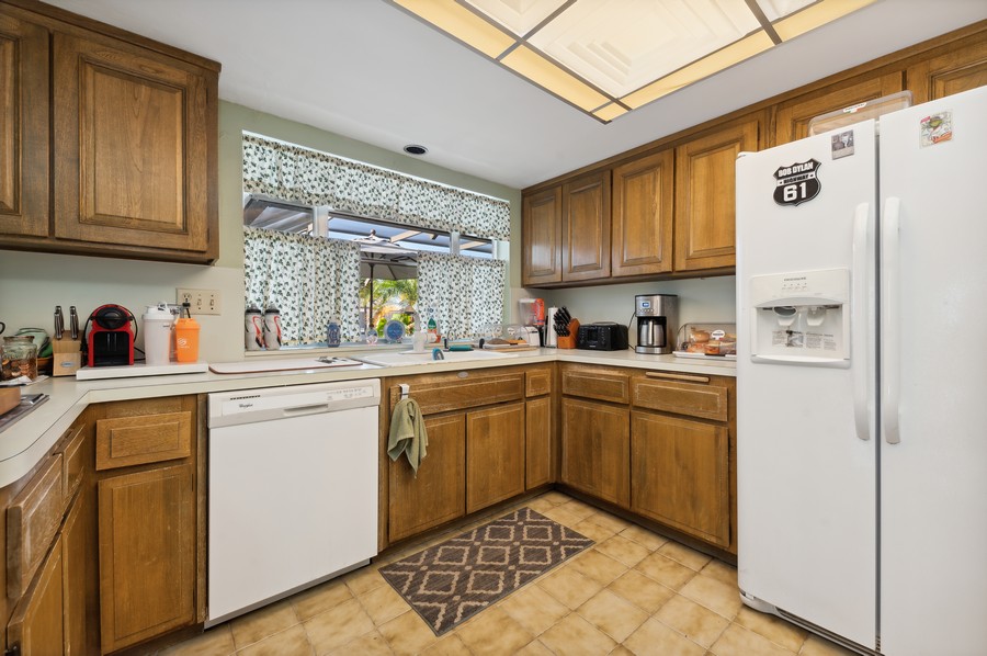 Real Estate Photography - 2901 NE 55th Place, Fort Lauderdale, FL, 33308 - Kitchen