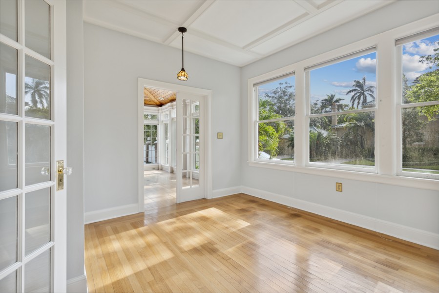 Real Estate Photography - 555 18th Ave NE, St. Petersburg, FL, 33704 - 
