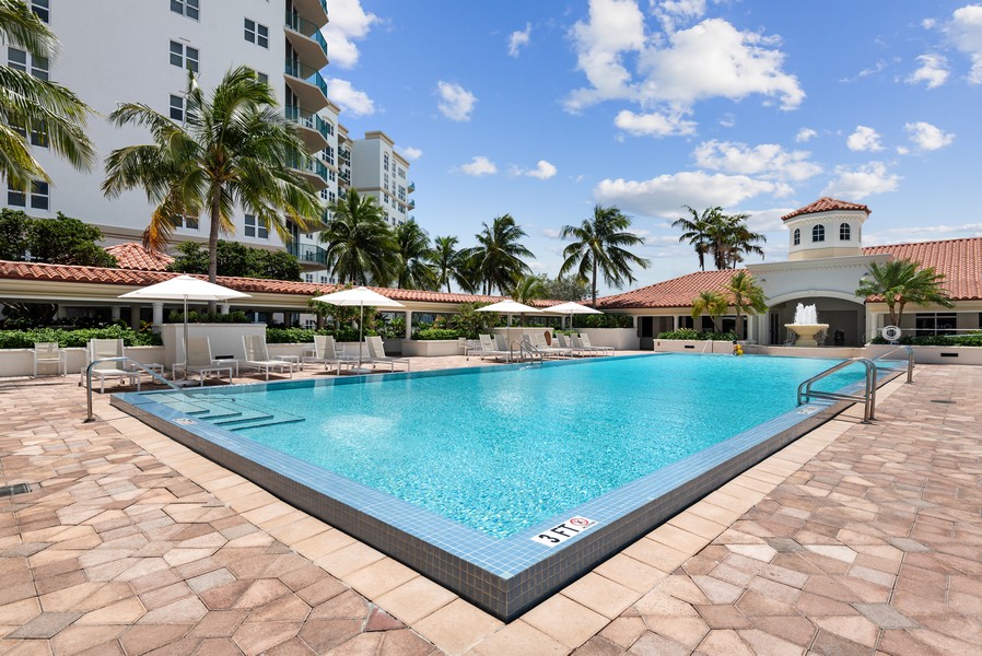 Real Estate Photography - 20000 E Country Club Dr #310, Aventura, FL, 33180 - Pool