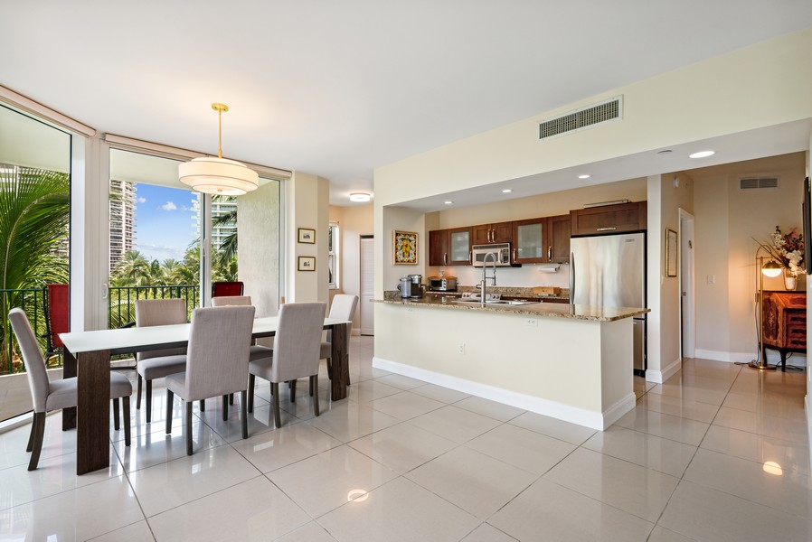 Real Estate Photography - 20000 E Country Club Dr #310, Aventura, FL, 33180 - Kitchen / Dining Room