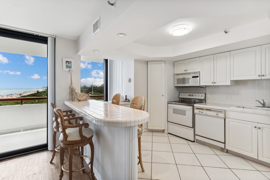 Real Estate Photography - 15645 Collins Ave, Unit 603, Sunny Isles, FL, 33160 - 