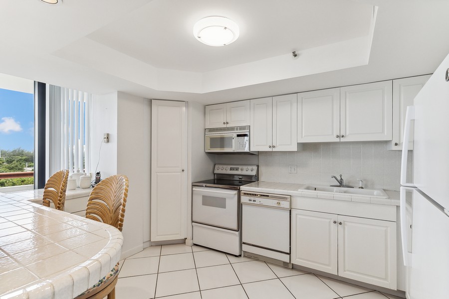 Real Estate Photography - 15645 Collins Ave, Unit 603, Sunny Isles, FL, 33160 - 
