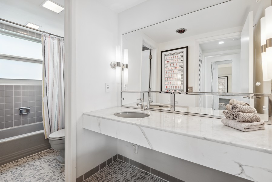 Real Estate Photography - 3003 Terramar Street, Apt 1105, Fort Lauderdale, FL, 33304 - Bathroom