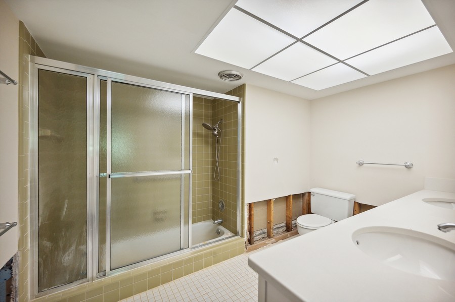 Real Estate Photography - 637 Binnacle Drive, Naples, FL, 34103 - Primary Bathroom