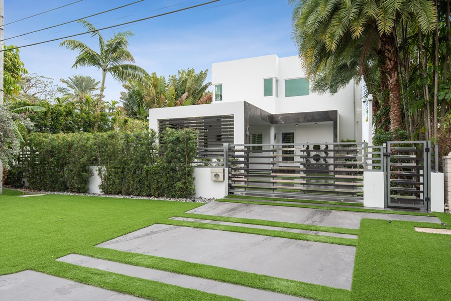 Real Estate Photography - 1510 Bay Dr, Miami Beach, FL, 33141 - Front View