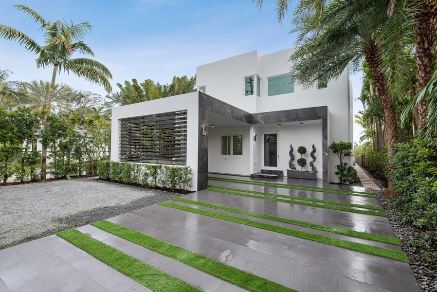 Real Estate Photography - 1510 Bay Dr, Miami Beach, FL, 33141 - Front View