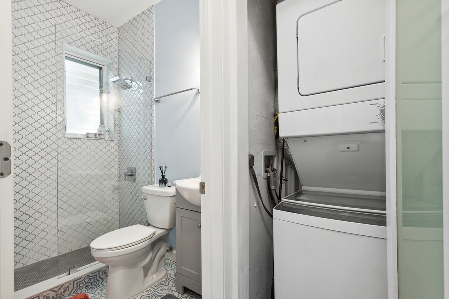 Real Estate Photography - 1535 Meridian Ave, Apt 12, Miami Beach, FL, 33139 - Laundry Room