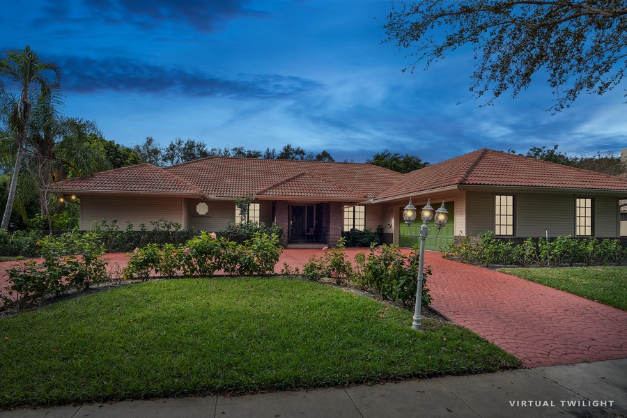 Real Estate Photography - 3009 Embassy Drive, West Palm Beach, FL, 33401 - Front View