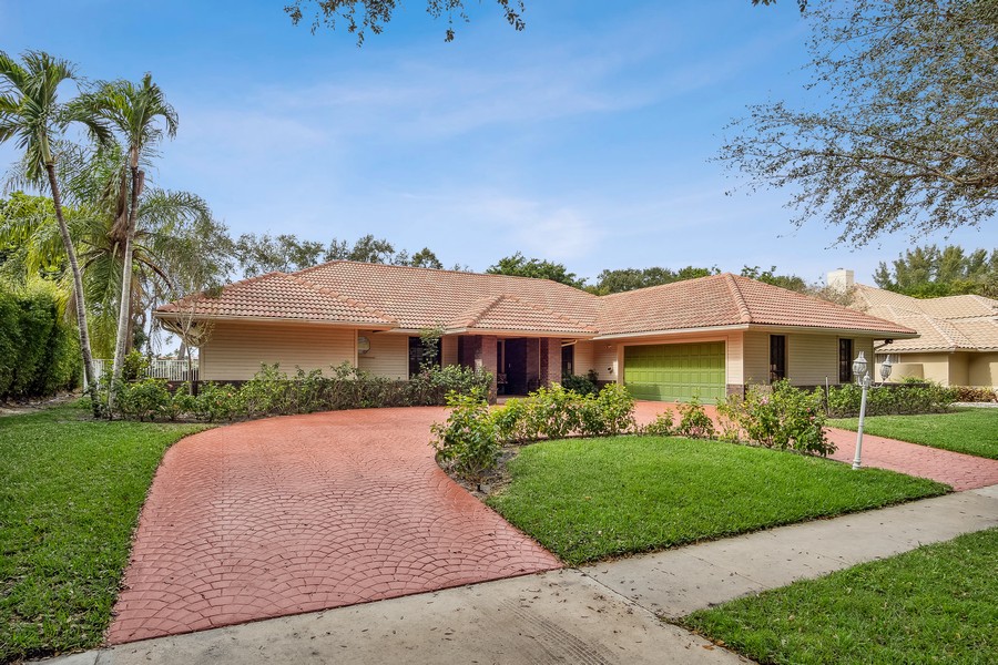 Real Estate Photography - 3009 Embassy Drive, West Palm Beach, FL, 33401 - Front View