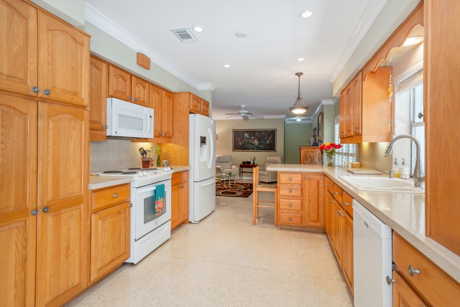 Real Estate Photography - 7740 SW 138 terrace, Palmetto Bay, FL, 33158 - Family Room / Kitchen