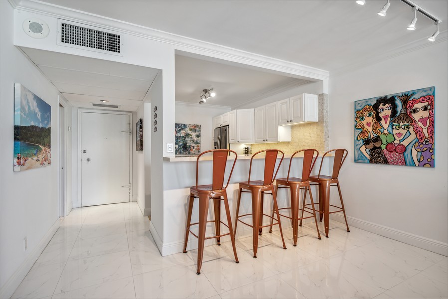 Real Estate Photography - 336 N Birch Rd Apt #9D, Fort Lauderdale, FL, 33304 - Dining Room