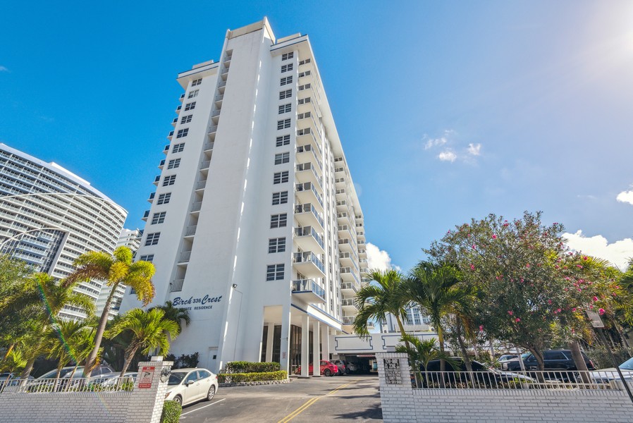Real Estate Photography - 336 N Birch Rd Apt #9D, Fort Lauderdale, FL, 33304 - Front View