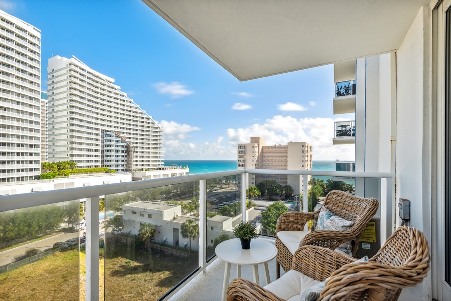 Real Estate Photography - 336 N Birch Rd Apt #9D, Fort Lauderdale, FL, 33304 - Balcony