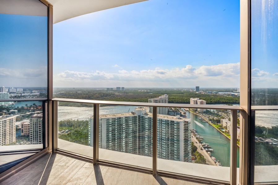 Real Estate Photography - 15701 Collins Ave, Unit 2902, Sunny Isles Beach, FL, 33301 - 