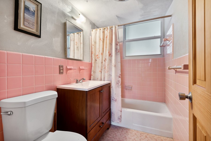 Real Estate Photography - 1900 S. Ocean Dr. #206, Fort Lauderdale, FL, 33316 - Bathroom