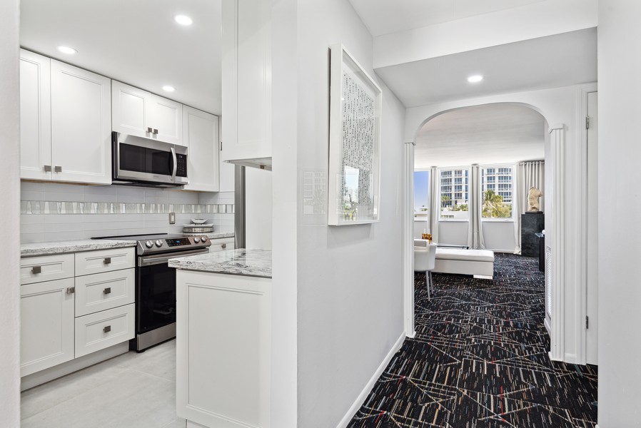 Real Estate Photography - 711 N Birch Rd #403, Fort Lauderdale, FL, 33304 - Foyer