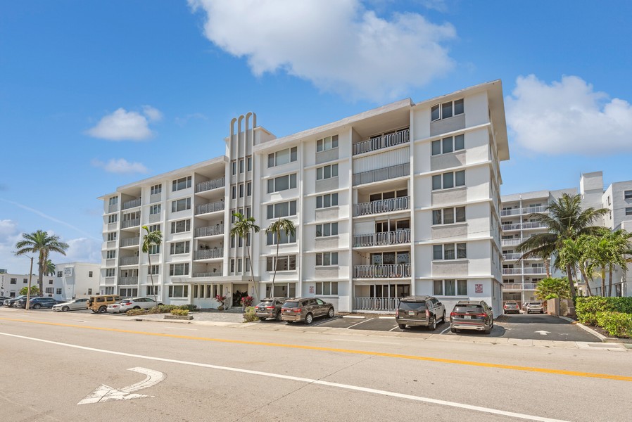 Real Estate Photography - 711 N Birch Rd #403, Fort Lauderdale, FL, 33304 - Front View