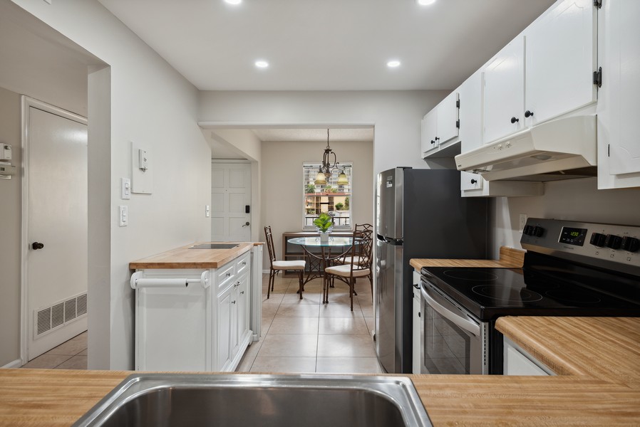 Real Estate Photography - 777 S federal Hwy H202, Pompano Beach, FL, 33062 - Kitchen