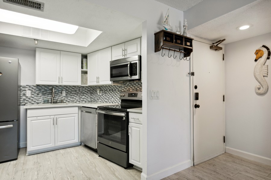Real Estate Photography - 7432 Sunshine Skyway Lane S, St. Petersburg, FL, 33711 - 