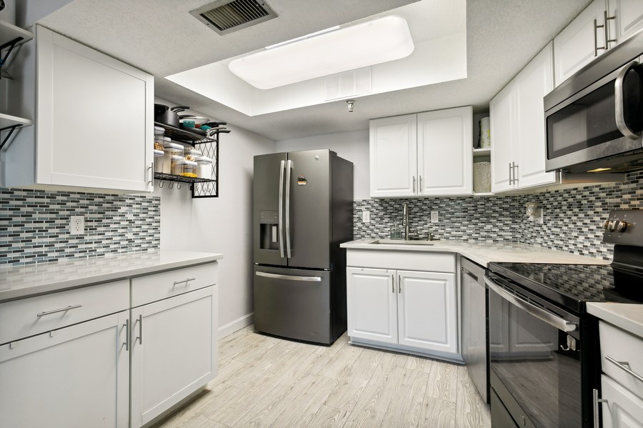 Real Estate Photography - 7432 Sunshine Skyway Lane S, St. Petersburg, FL, 33711 - 