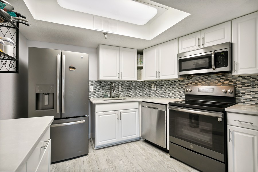 Real Estate Photography - 7432 Sunshine Skyway Lane S, St. Petersburg, FL, 33711 - 