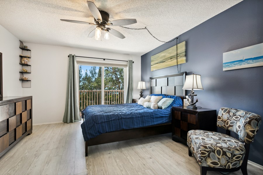 Real Estate Photography - 7432 Sunshine Skyway Lane S, St. Petersburg, FL, 33711 - 