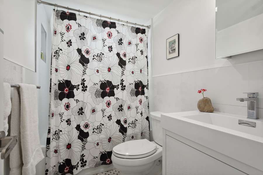 Real Estate Photography - 1776 James Ave., #4D, Miami Beach, FL, 33139 - Bathroom