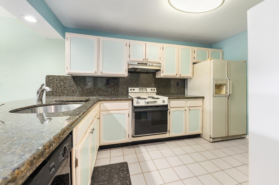Real Estate Photography - 9 Royal Palm Way 1030, Boca Raton, FL, 33432 - Kitchen / Breakfast Room