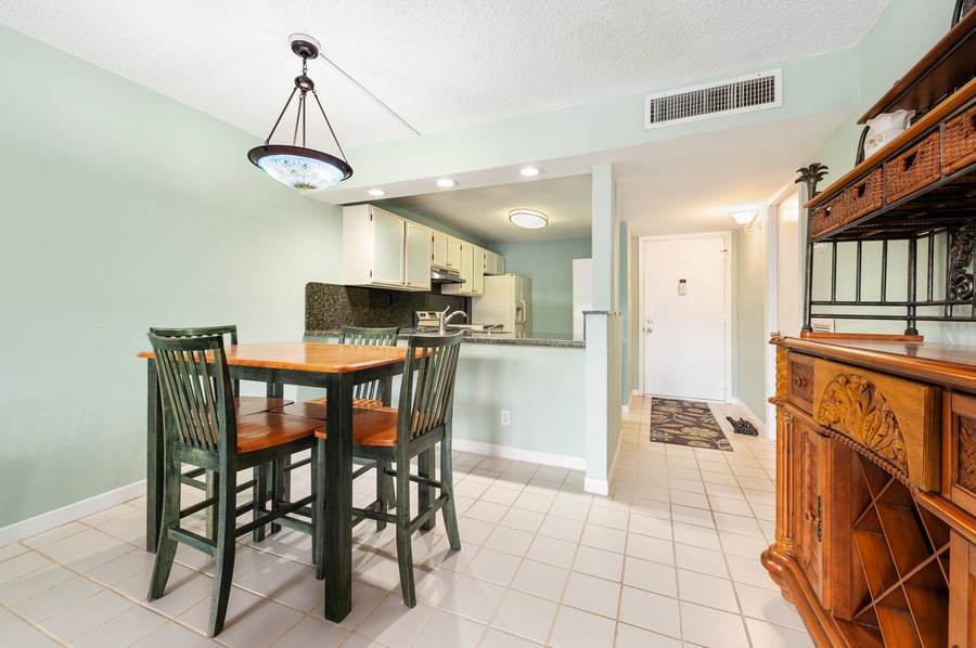 Real Estate Photography - 9 Royal Palm Way 1030, Boca Raton, FL, 33432 - Dining Room
