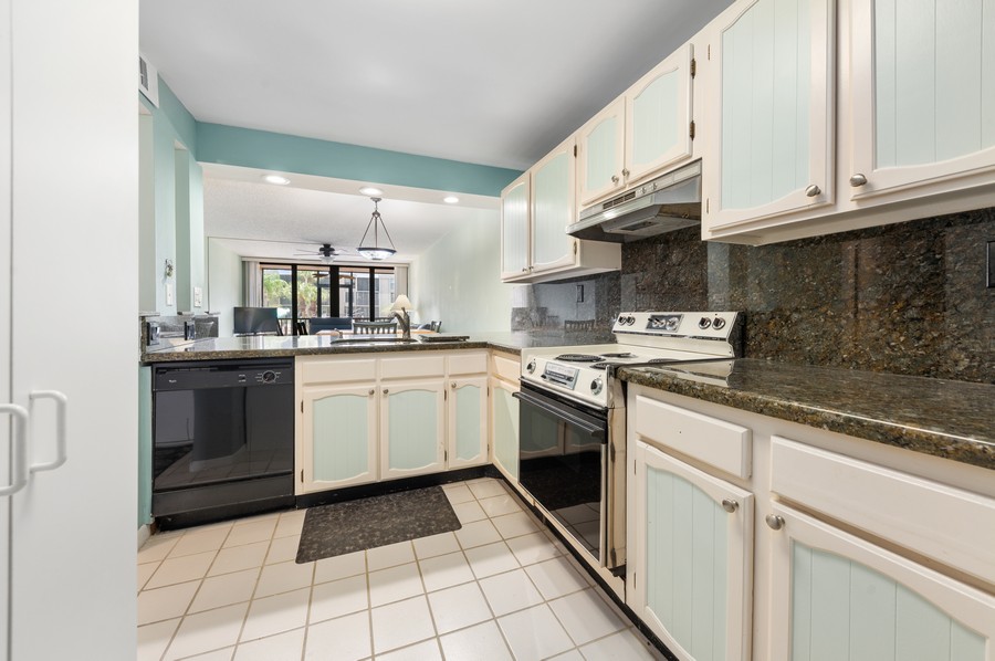 Real Estate Photography - 9 Royal Palm Way 1030, Boca Raton, FL, 33432 - Kitchen