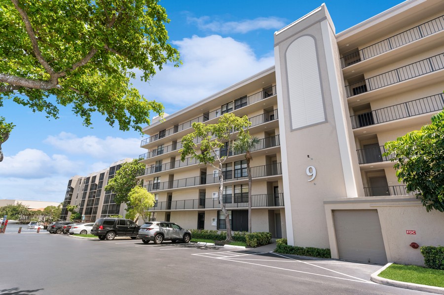 Real Estate Photography - 9 Royal Palm Way 1030, Boca Raton, FL, 33432 - Front View